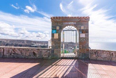 1af5fbb1-43c4-4312-8252-91c023d91882