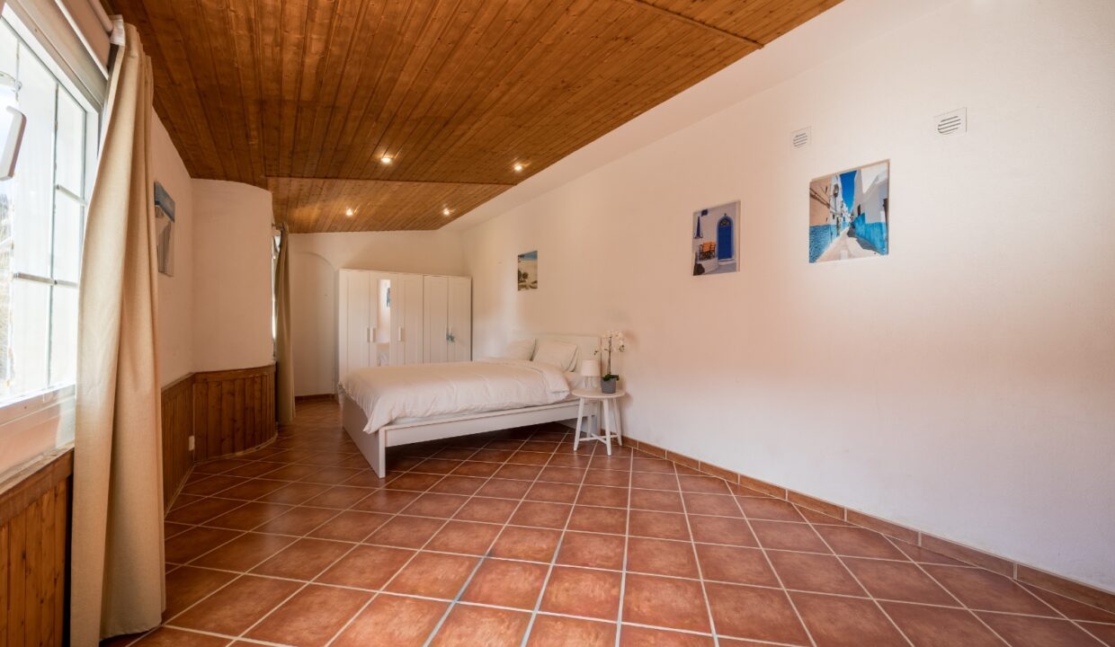 2d5eb7bd-b2cf-4e62-8c7b-cb33b64ac7ed