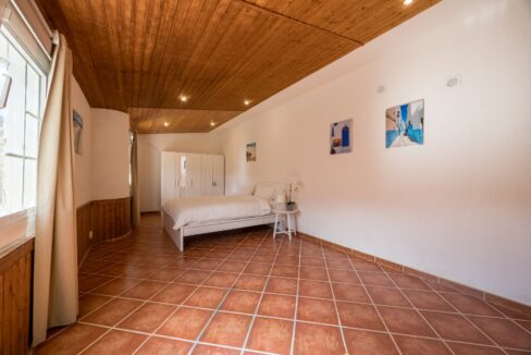 2d5eb7bd-b2cf-4e62-8c7b-cb33b64ac7ed