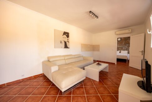 65d22d8d-fdc4-4b1b-a7ff-da08beb24b56