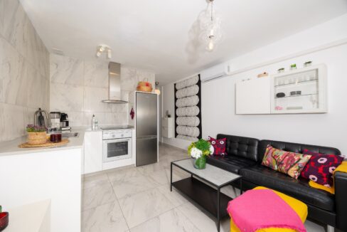 eac67bf6-36e1-486c-8b7e-cae47b5cd31f